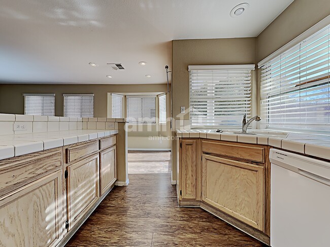 Foto del edificio - 1824 Glenwillow Dr