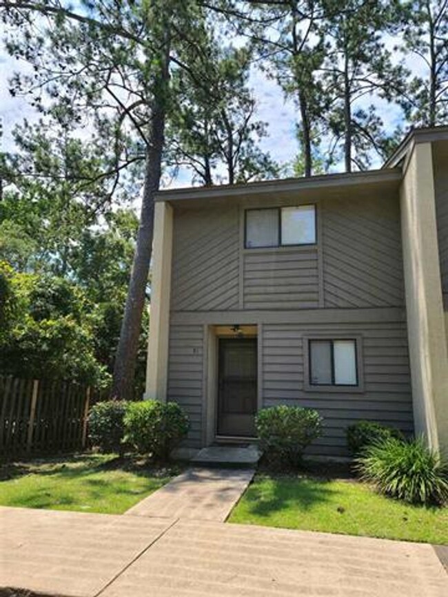 In Town Location Off Old Bainbridge Road - In Town Location Off Old Bainbridge Road Townhome