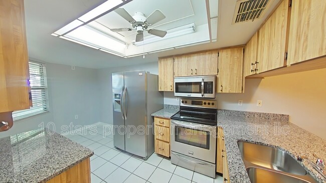 Foto del edificio - 2131 Ridge Rd S