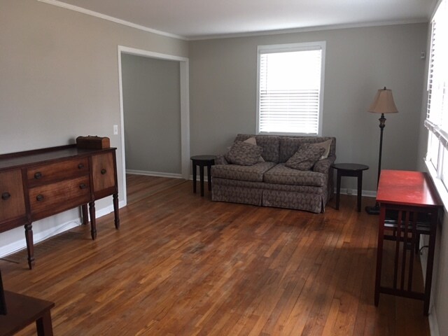 Living room - 3412 Keswick Dr