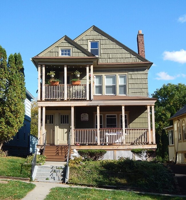 Building Photo - Newly Renovated Bright 2nd Floor Flat - 6/...