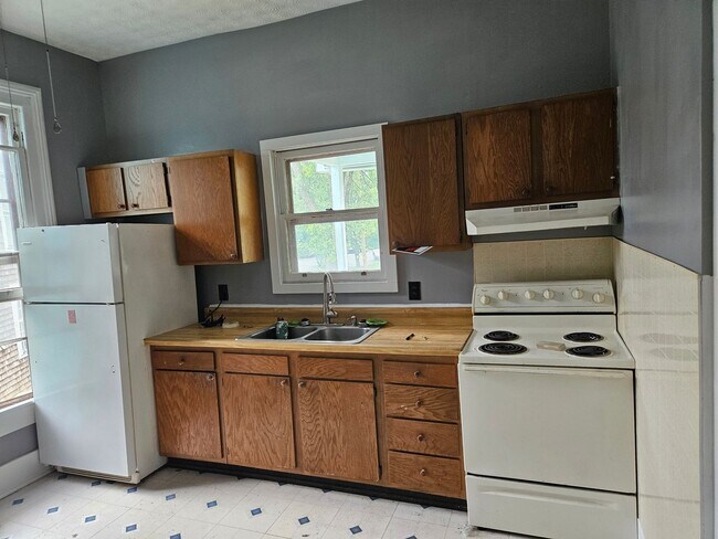 Building Photo - Knoxville 37917 - 2 Bedroom, 1 Bath home –...