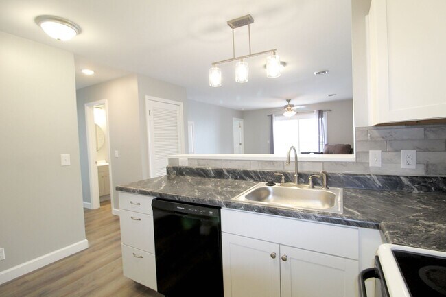 Building Photo - 1396 Hunters Rd