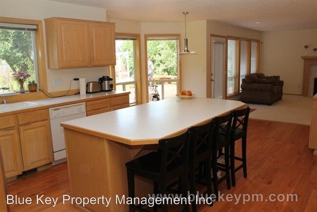 Building Photo - 4 br, 2.5 bath House - 11506 NE 2nd Avenue