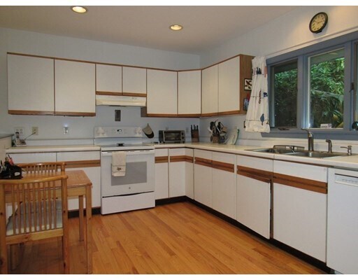 Foto del edificio - 185 Linebrook Rd