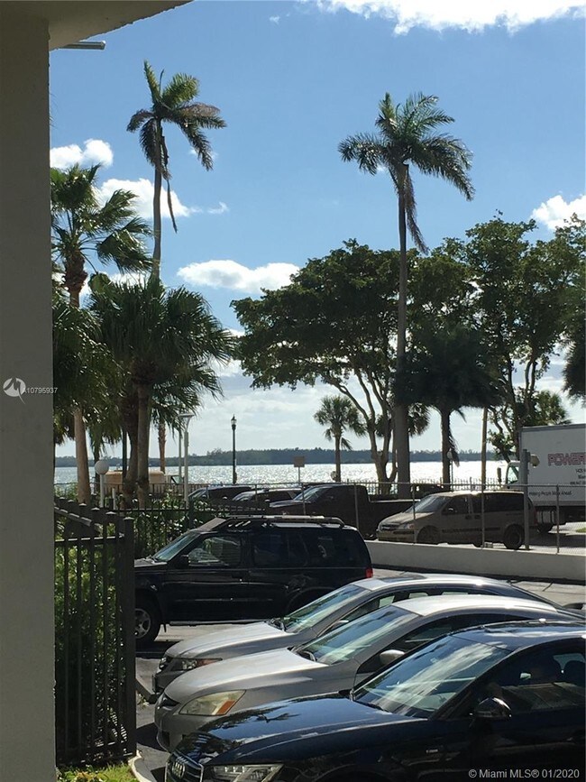 Building Photo - 1408 Brickell Bay Dr