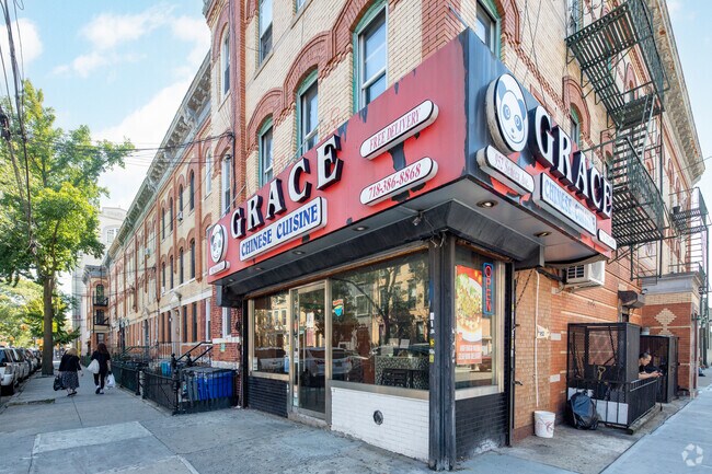 Building Photo - 954 Seneca Ave