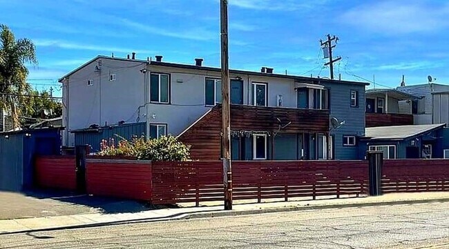 Building Photo - 11056 San Leandro St