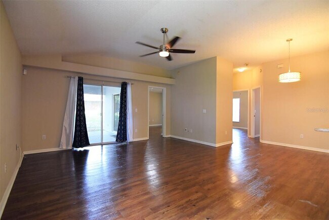 Building Photo - 1036 Royal Oaks Dr