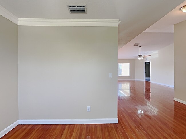 Building Photo - 4230 Kingsfield Dr