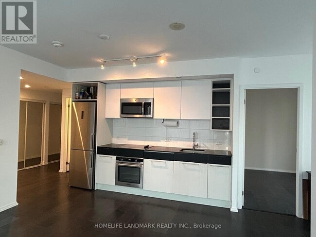 Building Photo - 68 Shuter St