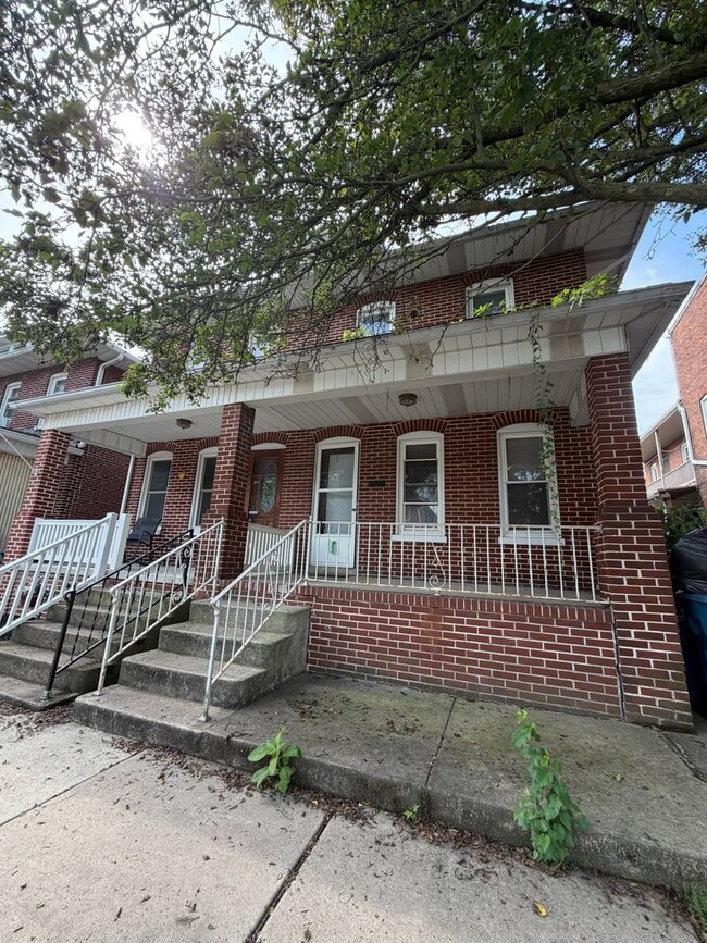Building Photo - 1432 Monroe St