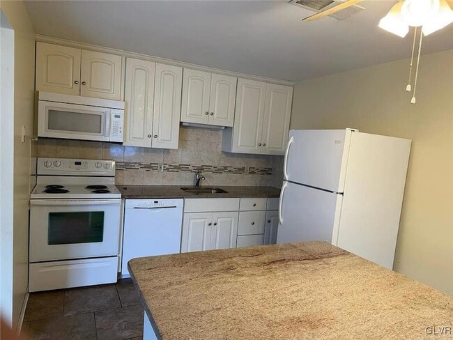 Building Photo - 2080 Johnston Dr