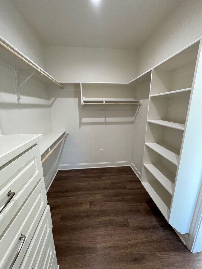 Foto del edificio - Beautifully Maintained New Build in Midway...