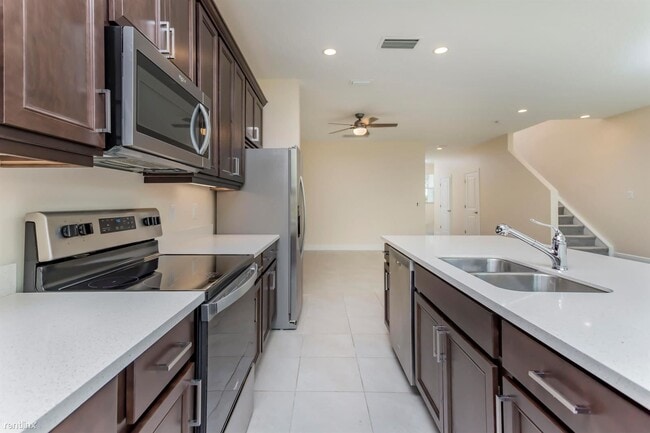 Building Photo - 3 br, 2.5 bath Townhome - 1857 Spoonbill Ct