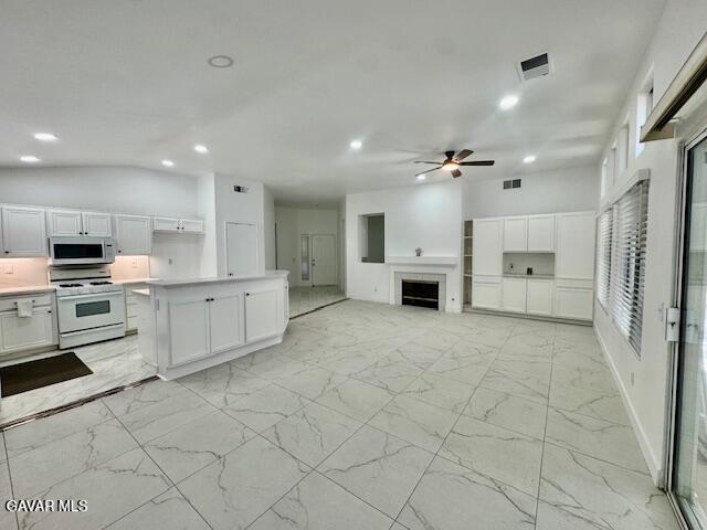 Building Photo - 44543 Overland Ave