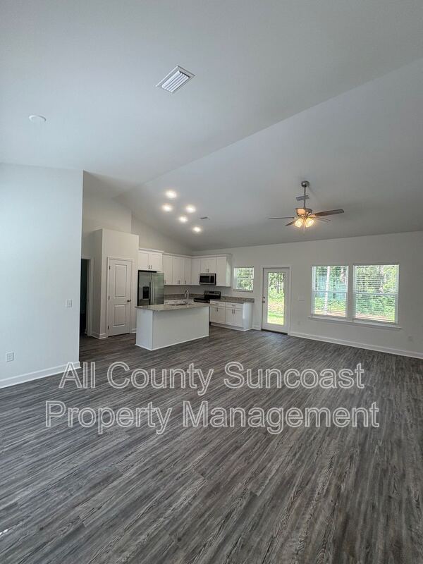 Building Photo - 535 Sunset Dr