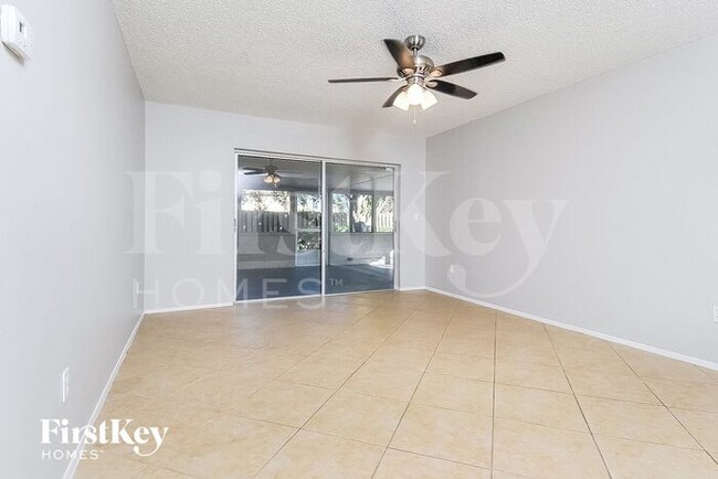 Foto del edificio - 1623 Dogwood Ln