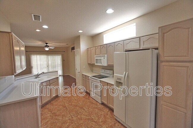 Building Photo - 17521 N Saddle Ridge Dr