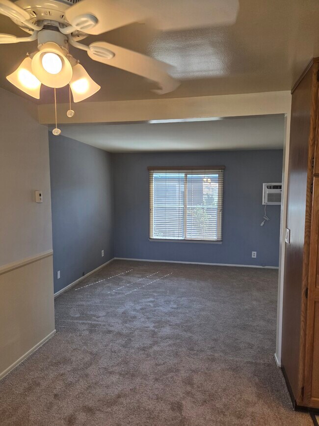 Foto del edificio - 5005 Whitsett Ave