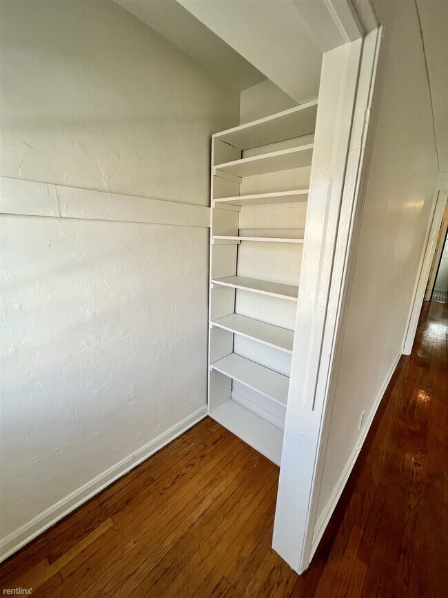 Foto del edificio - 1 br, 1 bath Duplex - 8216 Romaine Street