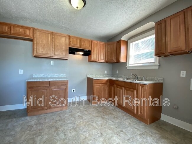 Building Photo - 298 Edsel Ave