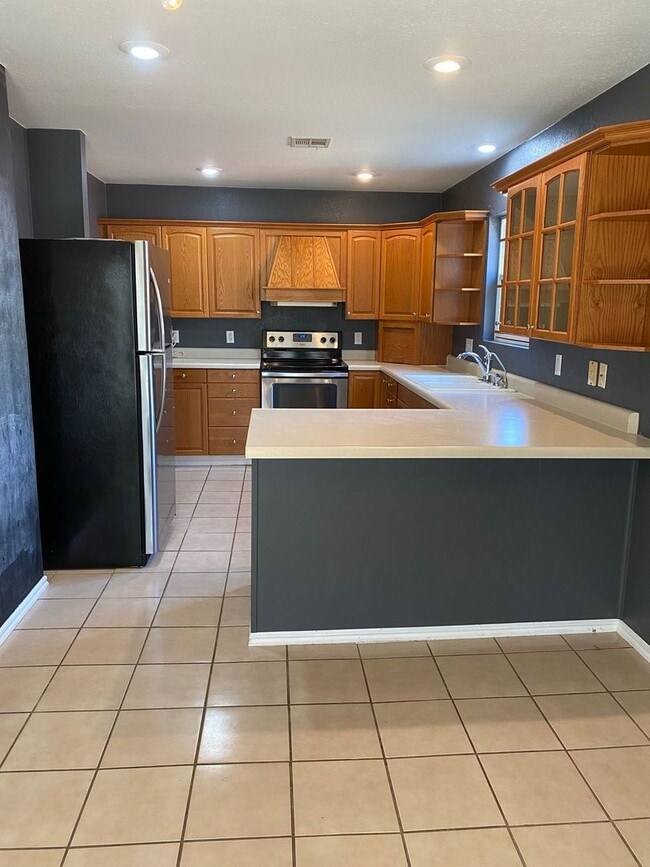 Foto del edificio - Beautiful 3 bedroom 2 bathroom home now available!!