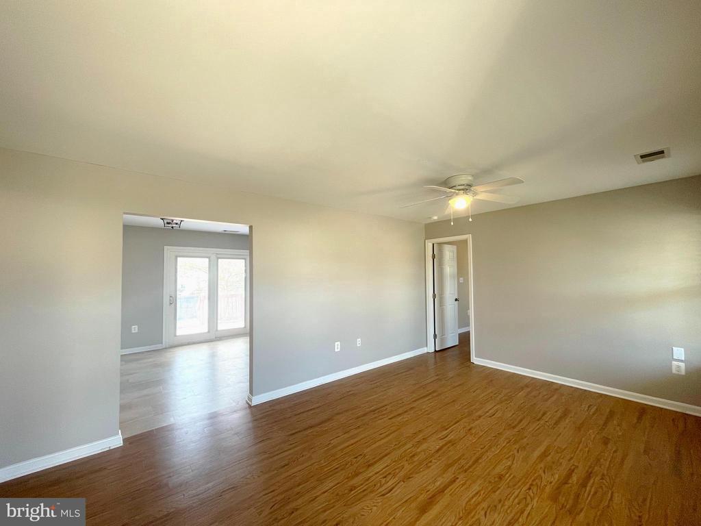 Foto principal - 813 Yardley Dr