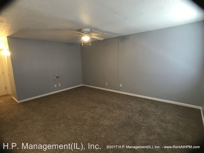 Building Photo - 1124 University Dr
