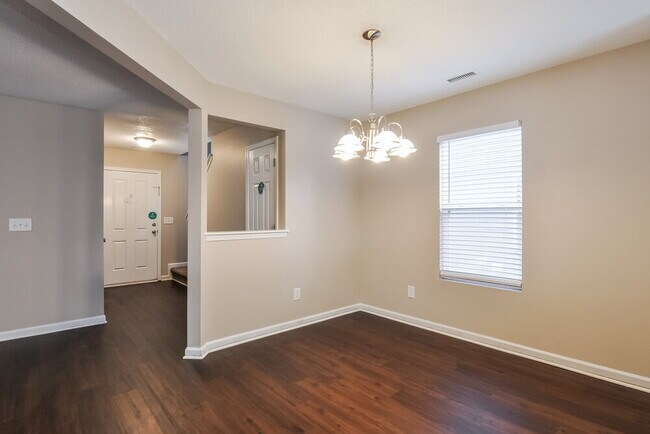 Building Photo - 21 Valleyfield Dr