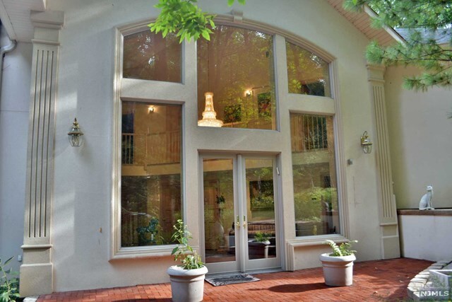 Foto del edificio - 27 Sky Meadow Rd