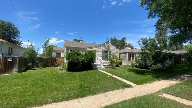 Photo - Spacious 4 Bed | 2 Bath Home Near Sloan’s ...