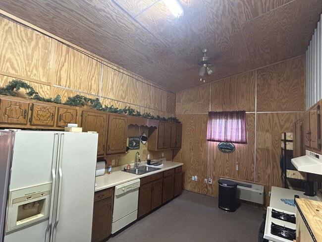 Foto del edificio - FULLY FURNISHED ONE BEDROOM APARTMENT INCL...