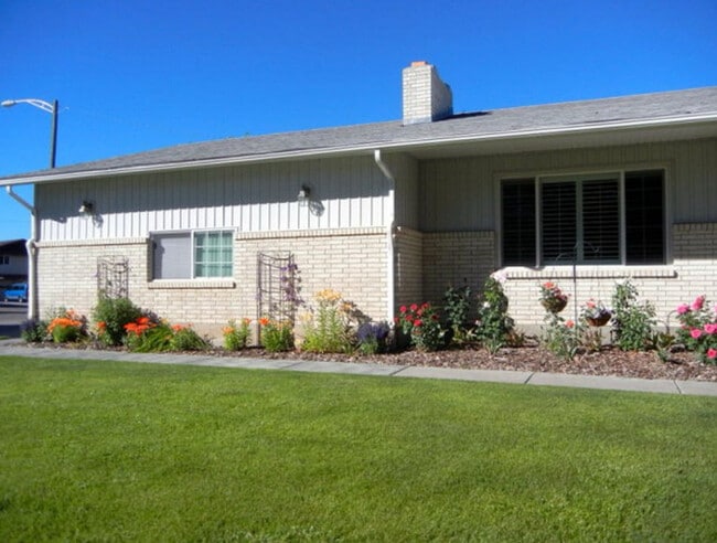 Building Photo - 2051 Hughes Dr