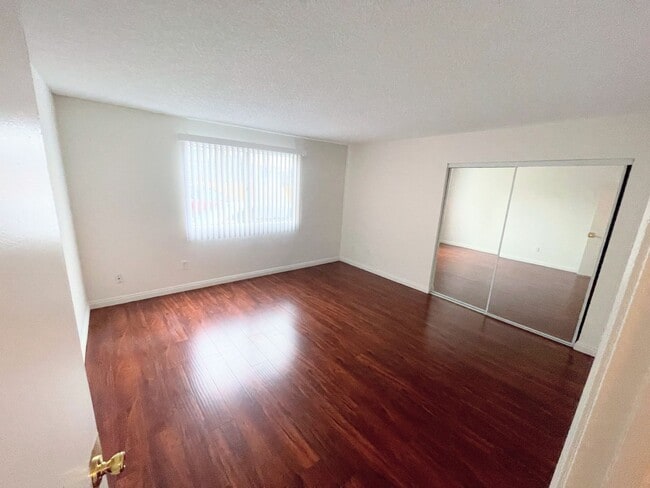 Foto del edificio - LARGE 1bd/1ba in NoHo WITH Parking!