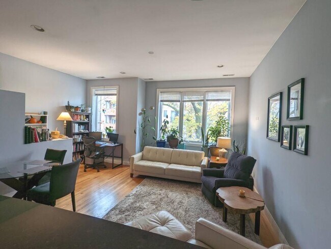 Foto del edificio - 2426 W Erie St