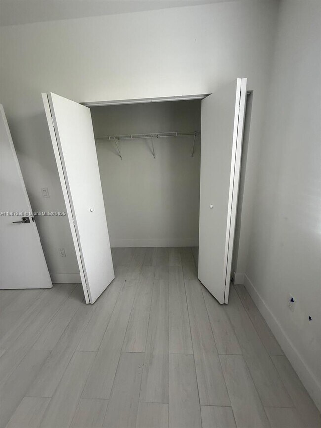 Foto del edificio - 879 E 24th St