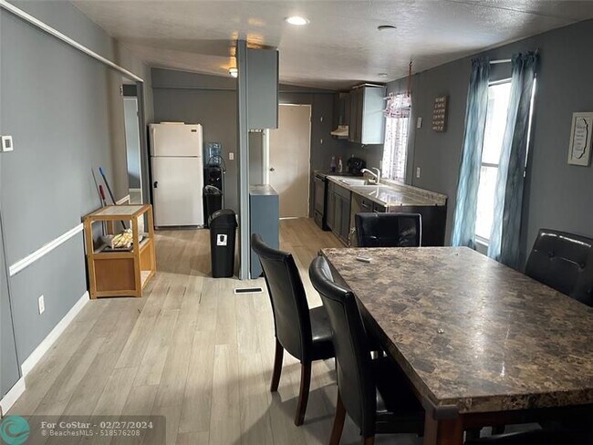 Foto del edificio - 5300 SW 25th Terrace