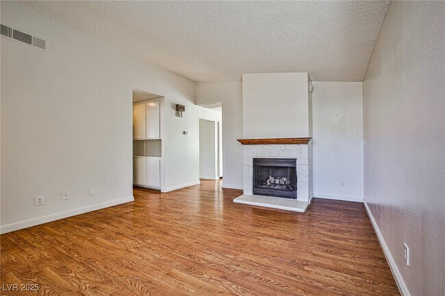Foto del edificio - 1505 Wintergreen Dr
