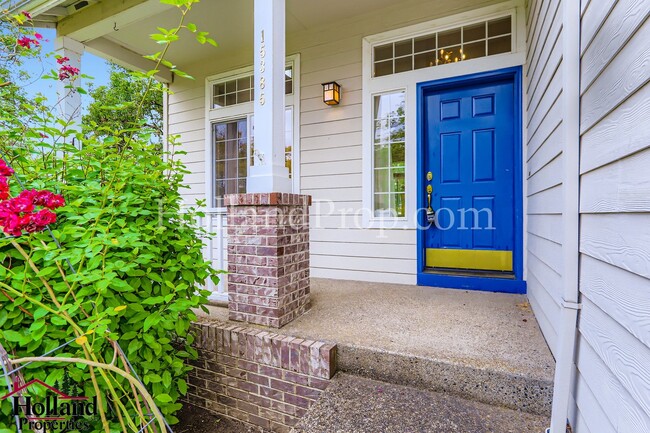 Foto del edificio - Charming 4-Bedroom Home Just Blocks from B...