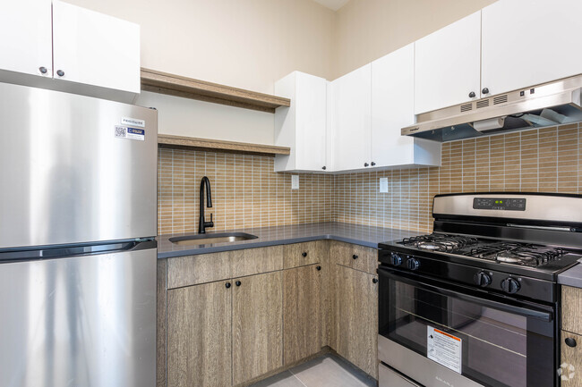 Cocina: 2BR, 1BA - The Godwin Lofts