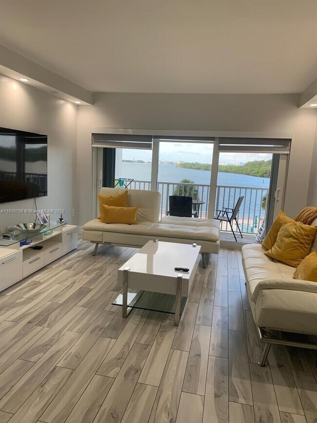 Foto del edificio - 300 Bayview Dr