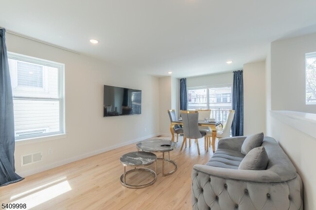 Building Photo - 116 Brookdale Ave