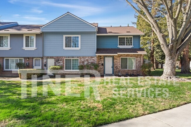 Building Photo - 4010 Oak Villa Cir