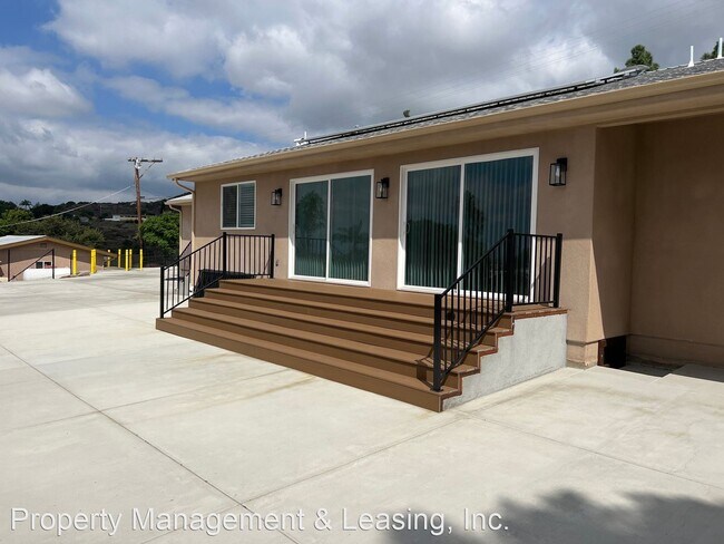 Building Photo - 4 br, 3.5 bath House - 2515 Entrada Ave.