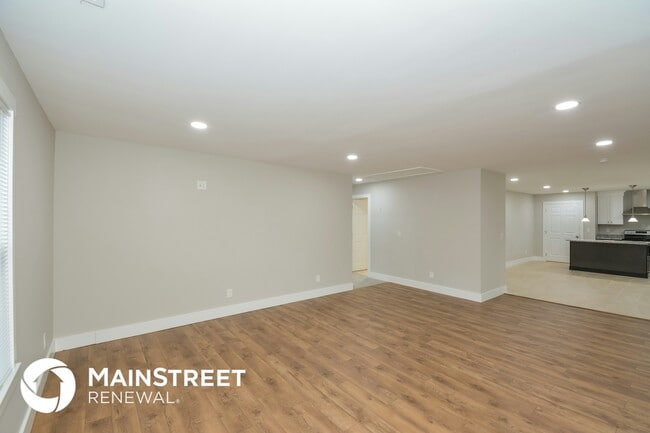 Building Photo - 115 Green Meadow Dr