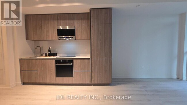 Photo du bâtiment - 110 Broadway Ave