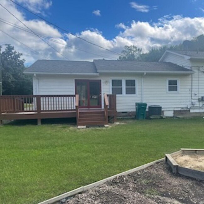 Building Photo - 123 Brookside Dr
