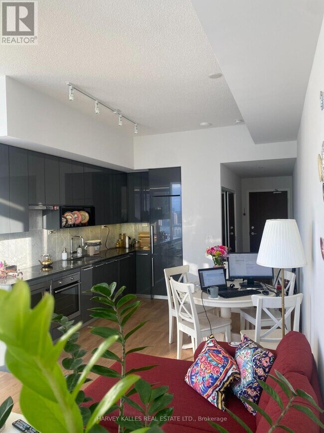 Photo du bâtiment - 115 McMahon Dr