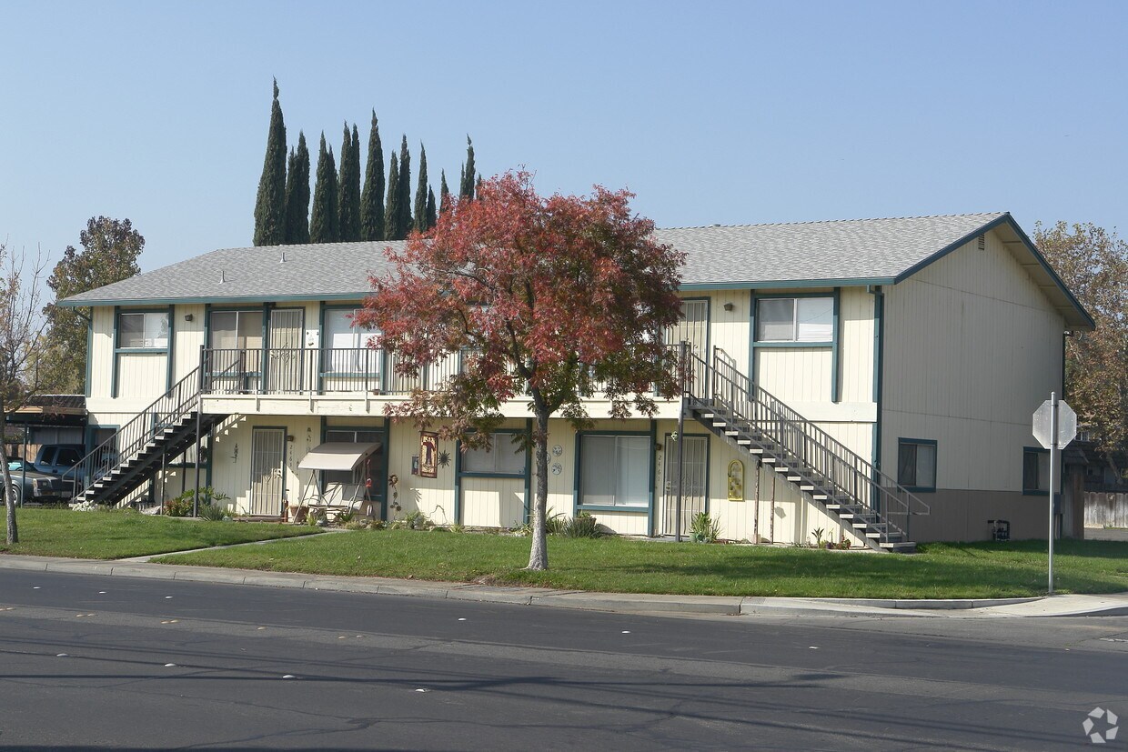 Foto principal - 2461 1st St